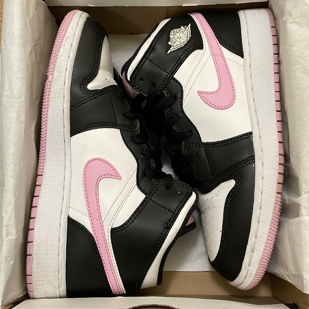 Nike Air Jordan 1 MID